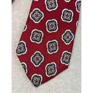 Gant Mens Silk Necktie Burgundy Red Medallion Geometric Pattern Made in USA Tie